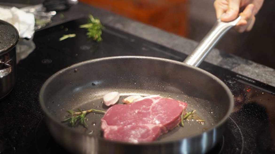 Cómo evitar que la carne quede cruda por dentro y quemada por fuera