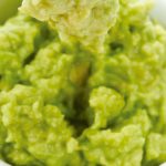Cómo hacer guacamole con pico de gallo