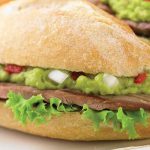 Pepitos de carne marinada y guacamole