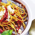 Sopa de frijol con chipotle y tortilla frita