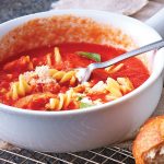 Sopa de jitomate rostizado con pasta