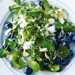 Ensalada de moras y berros con parmesano