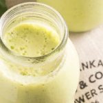 Smoothie de espinaca, piña y plátano