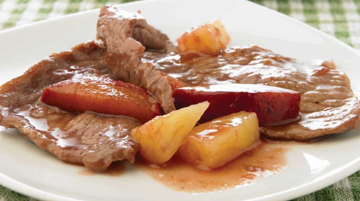 Bistec con ciruela y piña