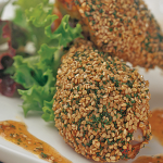 Pollo con ajonjolí y salsa de durazno