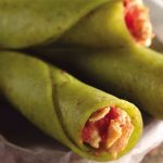 Tacos dorados de pollo con jitomate