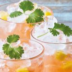 Coctel de toronja con piña y tequila