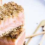 Cubos de salmón con ajonjolí