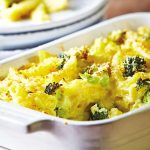 Pastel de pasta con brócoli y queso feta