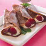 Crepas de chocolate rellenas de frambuesas