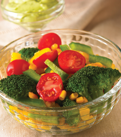 Ensalada de brócoli con yogur de aguacate