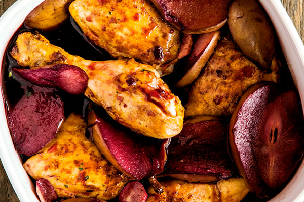 Pollo con peras y vino tinto