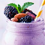 Smoothie de zarzamora con leche de almendras