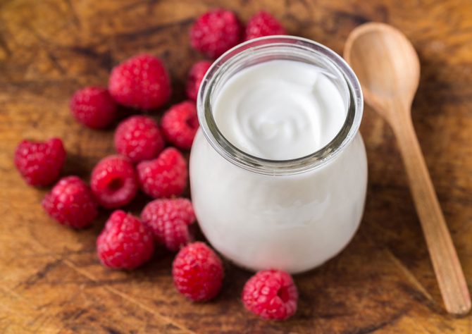 Beneficios de comer yogurt natural