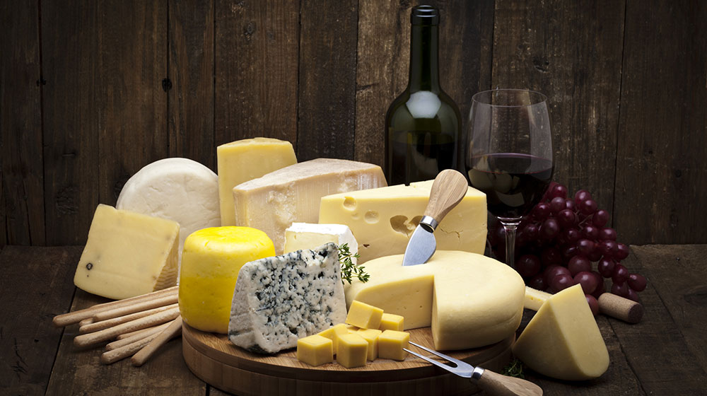 13 Beneficios del queso para disfrutarlo aún más
