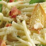 Pasta con chícharos chinos y tocino sin gluten