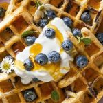 Waffles integrales con mora azul