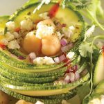 Ensalada crujiente de calabacitas y garbanzos con vinagreta de guajillo