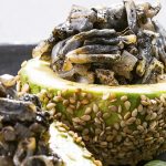 Aguacate relleno de huitlacoche