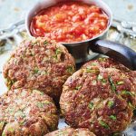 Keftedes con salsa de tomate y vino tinto