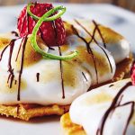 Tartitas de hojaldre con merengue y frambuesa