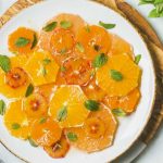 Ensalada de mandarina con naranja, miel y hojas de menta