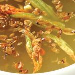 Sopa de avena y flor de calabaza