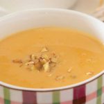 Exquisito atole de almendra para entrar en calor