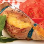 Bistec relleno de queso en vino blanco