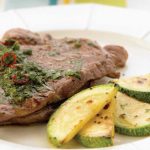 Bistec con salsa chimichurri