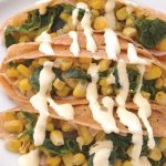 Crepas de quintoniles con salsa de elote