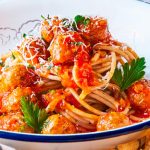 Espagueti con albóndigas