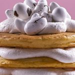 Pastel de harina de hot cakes con blueberries