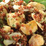 Pollo con quinoa y almendras