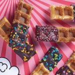 Barras de waffles bañadas de chocolate