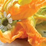 Ensalada de flores con aderezo de miel y estragón