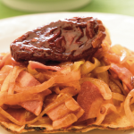Originales tostadas de tinga de tocino