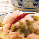 Deliciosas tostadas mexicanas con pata y nopales