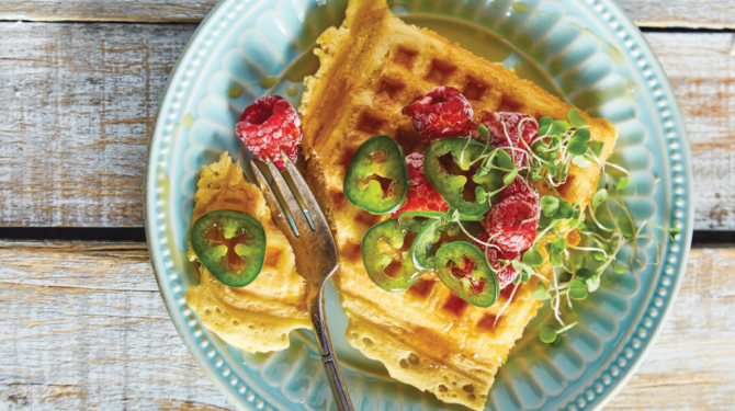 Deliciosos waffles con frambuesa y chile