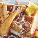 Waffles con fruta rostizada