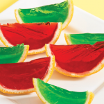 Gelatina de colores en gajos de naranja