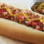 Hot dog con aderezo de tocino