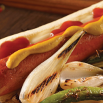 Hot dog picante con chiles serranos