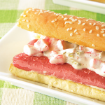 Hot dogs receta con aderezo de pepinillo
