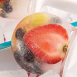 Deliciosas paletas de frutas para refrescar a tu hijo