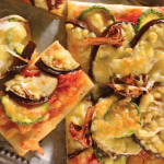 Pizza vegetariana con calabacitas y champiñones