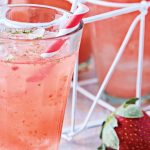 agua de fresa, albahaca y toronja