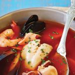 caldo de mariscos rojos con huachinango