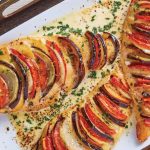 Pechugas rellenas de pollo con ratatouille y salsa cremosa