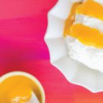 torta fría de guanábana con salsa de mango